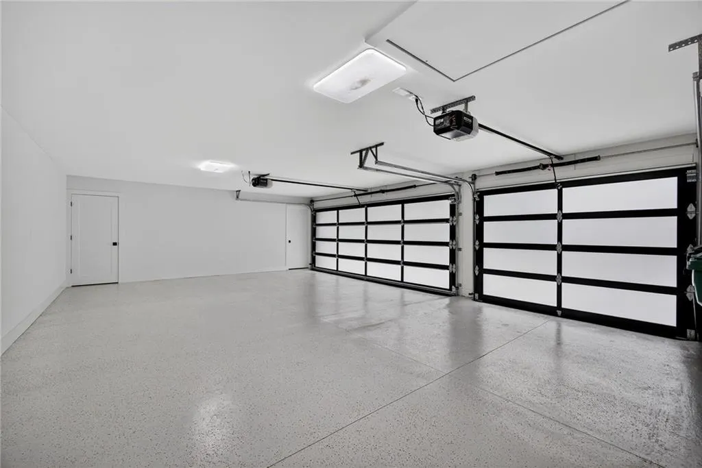 585 Amberidge Trail, Atlanta, Georgia 30328, 6 Bedrooms Bedrooms, ,5 BathroomsBathrooms,Residential,For Sale,585 Amberidge Trail,7663088