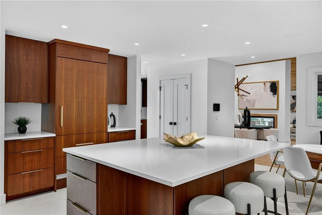 585 Amberidge Trail, Atlanta, Georgia 30328, 6 Bedrooms Bedrooms, ,5 BathroomsBathrooms,Residential,For Sale,585 Amberidge Trail,7663088