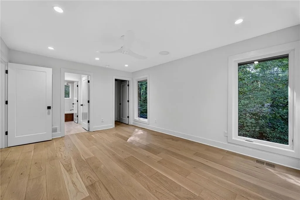 585 Amberidge Trail, Atlanta, Georgia 30328, 6 Bedrooms Bedrooms, ,5 BathroomsBathrooms,Residential,For Sale,585 Amberidge Trail,7663088