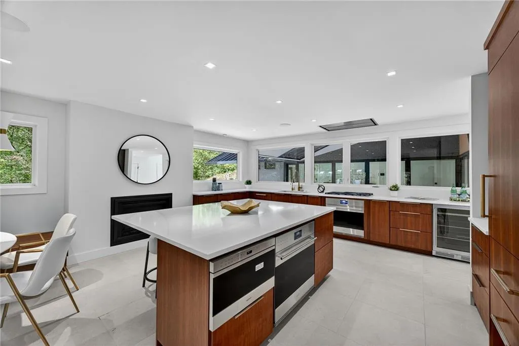 585 Amberidge Trail, Atlanta, Georgia 30328, 6 Bedrooms Bedrooms, ,5 BathroomsBathrooms,Residential,For Sale,585 Amberidge Trail,7663088