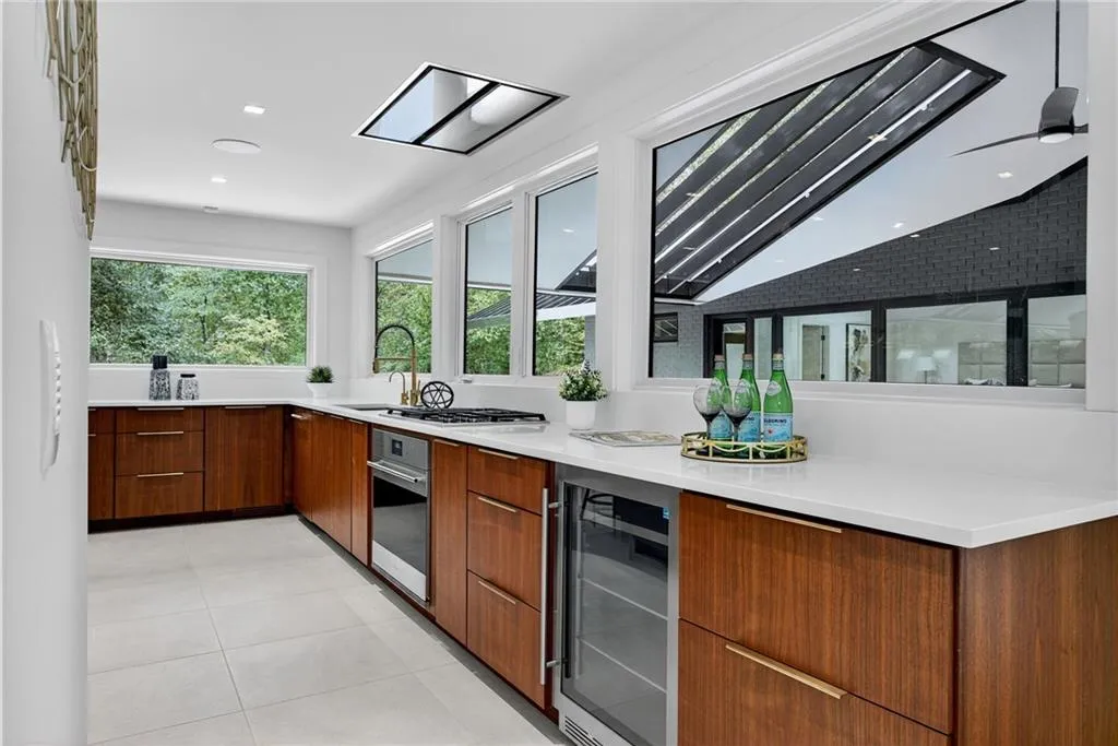 585 Amberidge Trail, Atlanta, Georgia 30328, 6 Bedrooms Bedrooms, ,5 BathroomsBathrooms,Residential,For Sale,585 Amberidge Trail,7663088