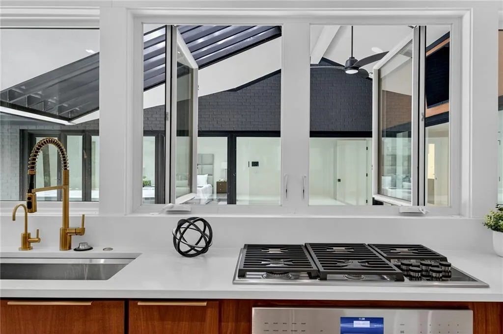 585 Amberidge Trail, Atlanta, Georgia 30328, 6 Bedrooms Bedrooms, ,5 BathroomsBathrooms,Residential,For Sale,585 Amberidge Trail,7663088