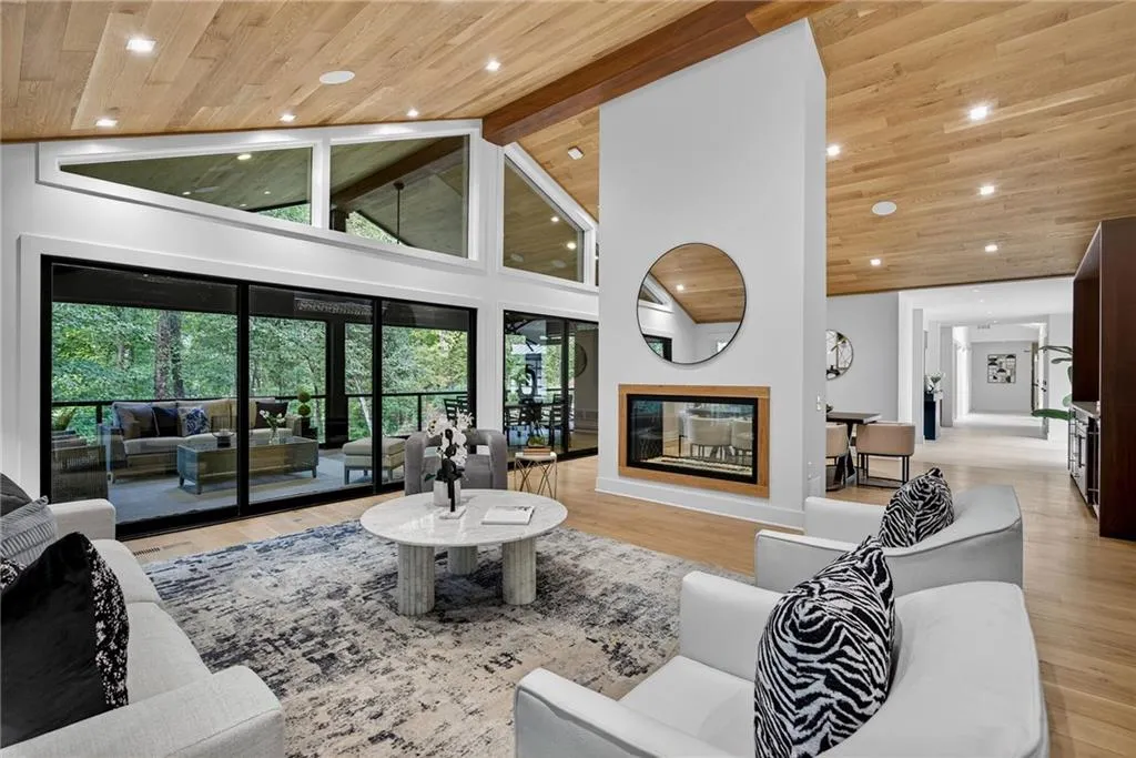 585 Amberidge Trail, Atlanta, Georgia 30328, 6 Bedrooms Bedrooms, ,5 BathroomsBathrooms,Residential,For Sale,585 Amberidge Trail,7663088