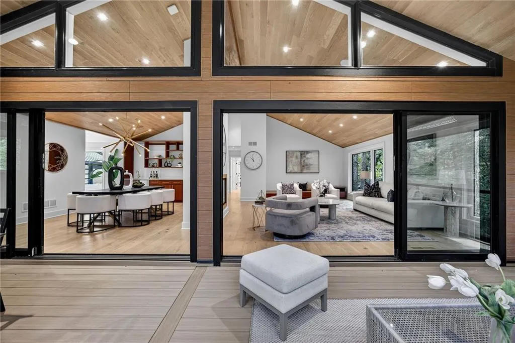 585 Amberidge Trail, Atlanta, Georgia 30328, 6 Bedrooms Bedrooms, ,5 BathroomsBathrooms,Residential,For Sale,585 Amberidge Trail,7663088