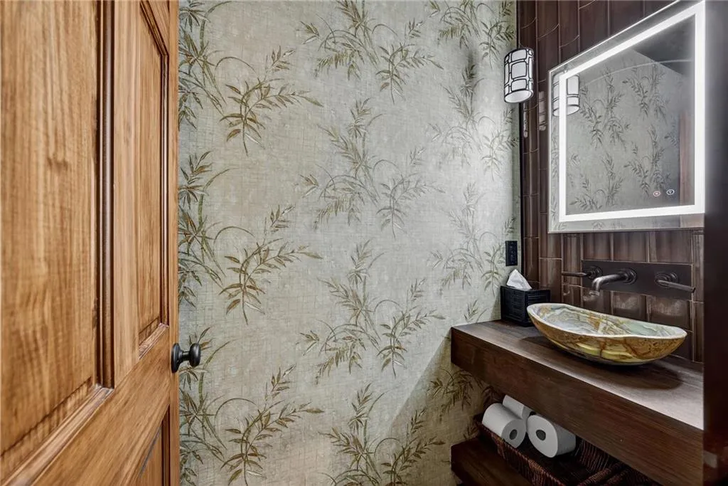 585 Amberidge Trail, Atlanta, Georgia 30328, 6 Bedrooms Bedrooms, ,5 BathroomsBathrooms,Residential,For Sale,585 Amberidge Trail,7663088