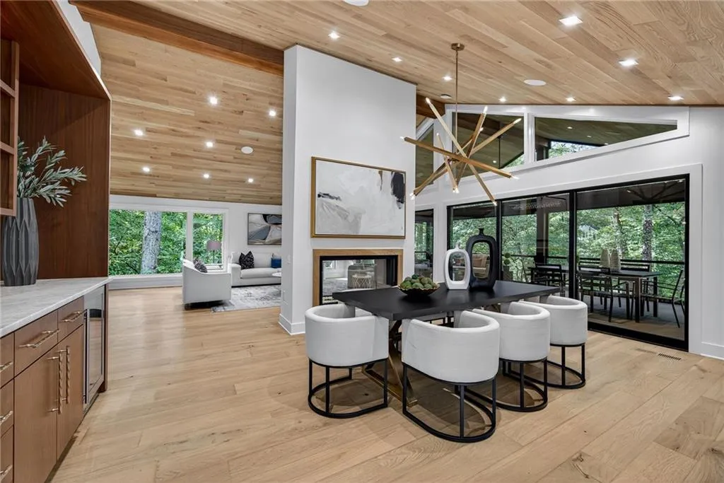 585 Amberidge Trail, Atlanta, Georgia 30328, 6 Bedrooms Bedrooms, ,5 BathroomsBathrooms,Residential,For Sale,585 Amberidge Trail,7663088