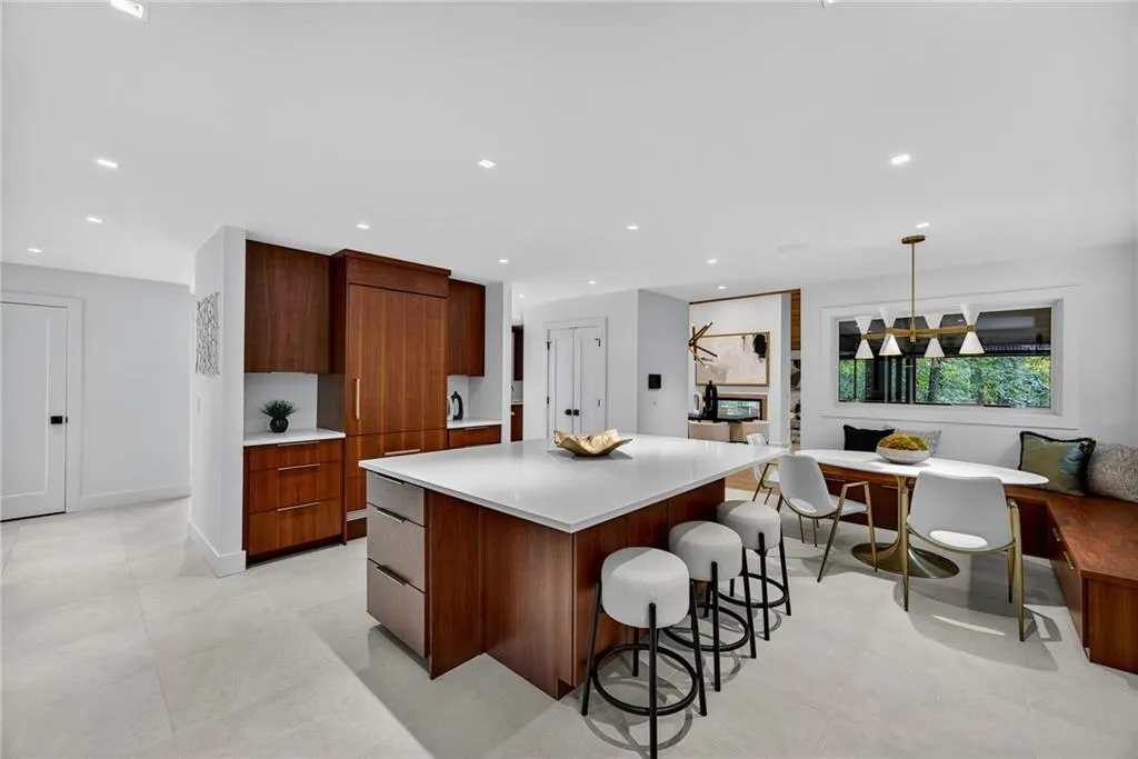 585 Amberidge Trail, Atlanta, Georgia 30328, 6 Bedrooms Bedrooms, ,5 BathroomsBathrooms,Residential,For Sale,585 Amberidge Trail,7663088