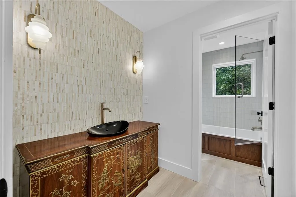 585 Amberidge Trail, Atlanta, Georgia 30328, 6 Bedrooms Bedrooms, ,5 BathroomsBathrooms,Residential,For Sale,585 Amberidge Trail,7663088