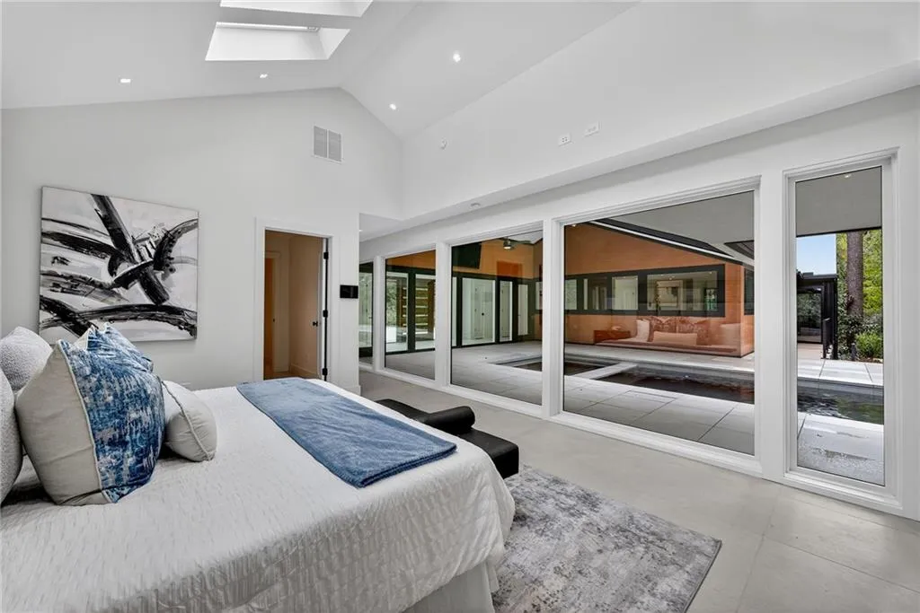 585 Amberidge Trail, Atlanta, Georgia 30328, 6 Bedrooms Bedrooms, ,5 BathroomsBathrooms,Residential,For Sale,585 Amberidge Trail,7663088