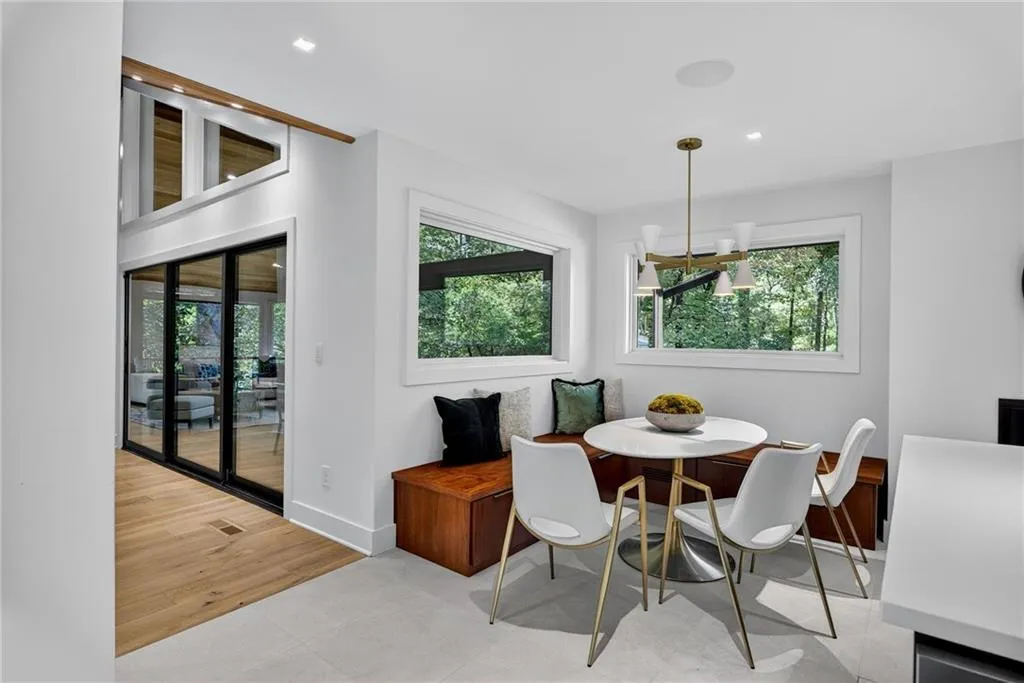 585 Amberidge Trail, Atlanta, Georgia 30328, 6 Bedrooms Bedrooms, ,5 BathroomsBathrooms,Residential,For Sale,585 Amberidge Trail,7663088