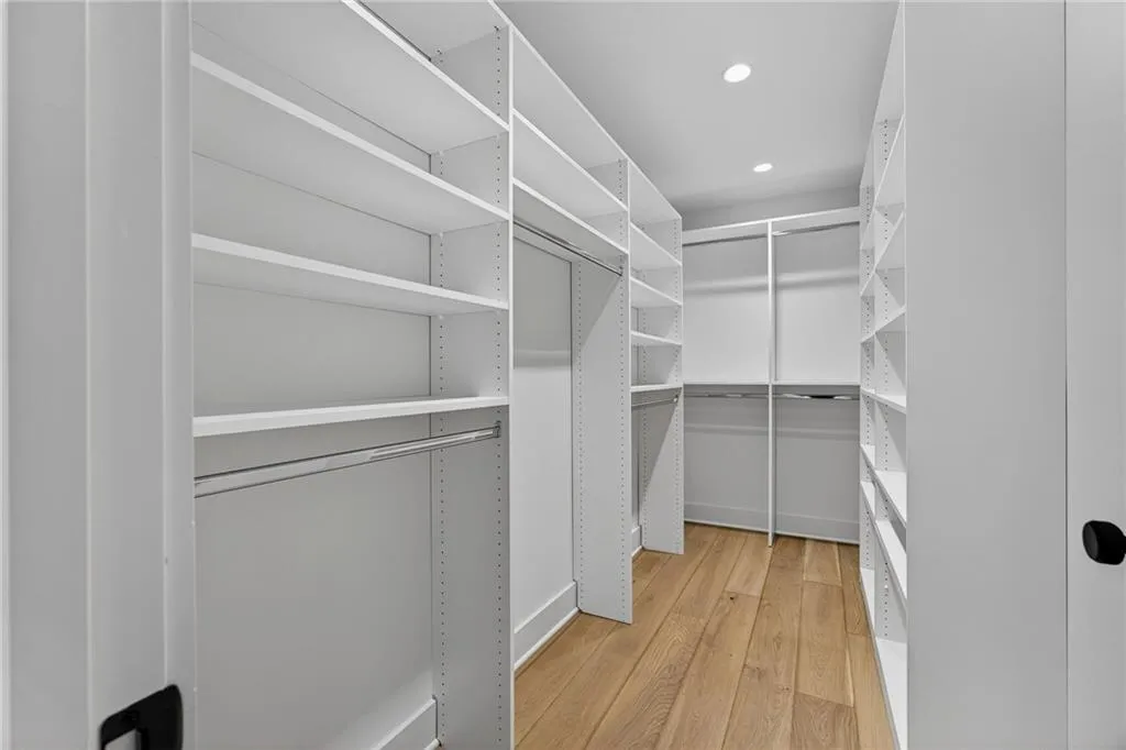 585 Amberidge Trail, Atlanta, Georgia 30328, 6 Bedrooms Bedrooms, ,5 BathroomsBathrooms,Residential,For Sale,585 Amberidge Trail,7663088