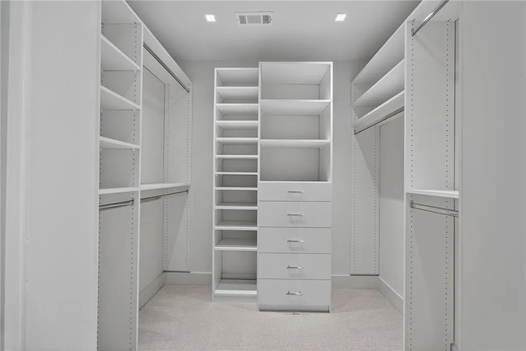 585 Amberidge Trail, Atlanta, Georgia 30328, 6 Bedrooms Bedrooms, ,5 BathroomsBathrooms,Residential,For Sale,585 Amberidge Trail,7663088