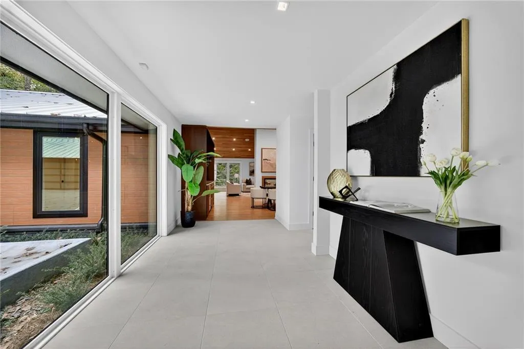 585 Amberidge Trail, Atlanta, Georgia 30328, 6 Bedrooms Bedrooms, ,5 BathroomsBathrooms,Residential,For Sale,585 Amberidge Trail,7663088