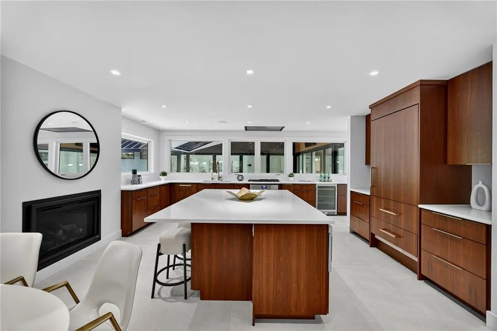 585 Amberidge Trail, Atlanta, Georgia 30328, 6 Bedrooms Bedrooms, ,5 BathroomsBathrooms,Residential,For Sale,585 Amberidge Trail,7663088