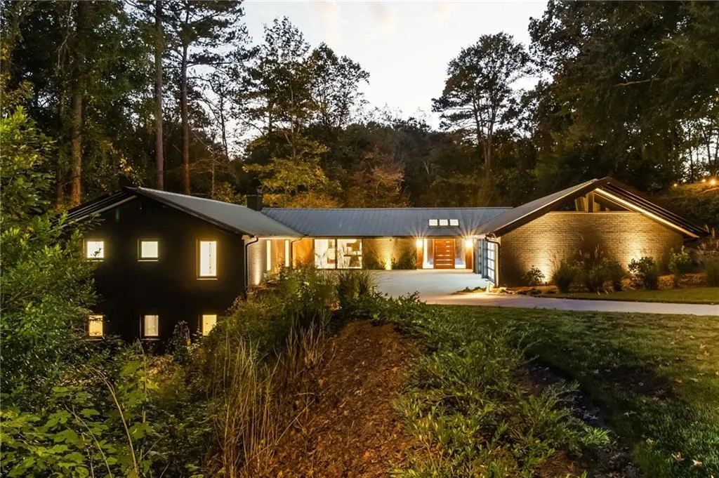 585 Amberidge Trail, Atlanta, Georgia 30328, 6 Bedrooms Bedrooms, ,5 BathroomsBathrooms,Residential,For Sale,585 Amberidge Trail,7663088