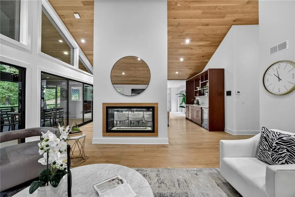 585 Amberidge Trail, Atlanta, Georgia 30328, 6 Bedrooms Bedrooms, ,5 BathroomsBathrooms,Residential,For Sale,585 Amberidge Trail,7663088