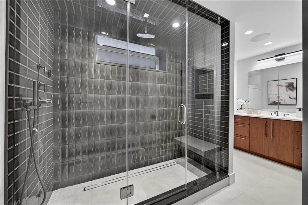 585 Amberidge Trail, Atlanta, Georgia 30328, 6 Bedrooms Bedrooms, ,5 BathroomsBathrooms,Residential,For Sale,585 Amberidge Trail,7663088