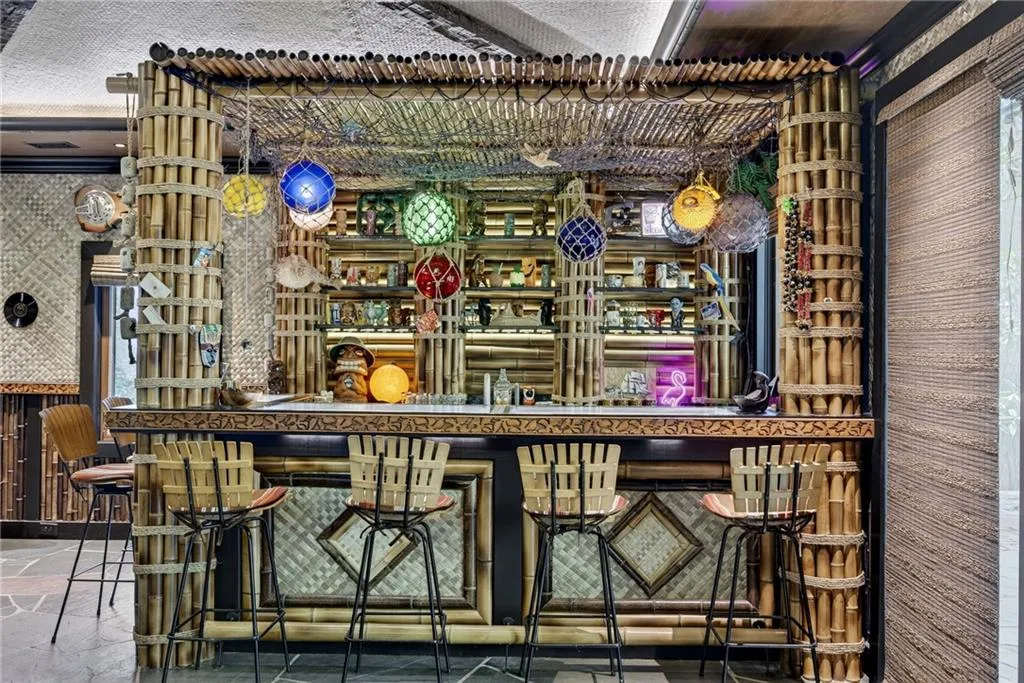 585 Amberidge Trail, Atlanta, Georgia 30328, 6 Bedrooms Bedrooms, ,5 BathroomsBathrooms,Residential,For Sale,585 Amberidge Trail,7663088