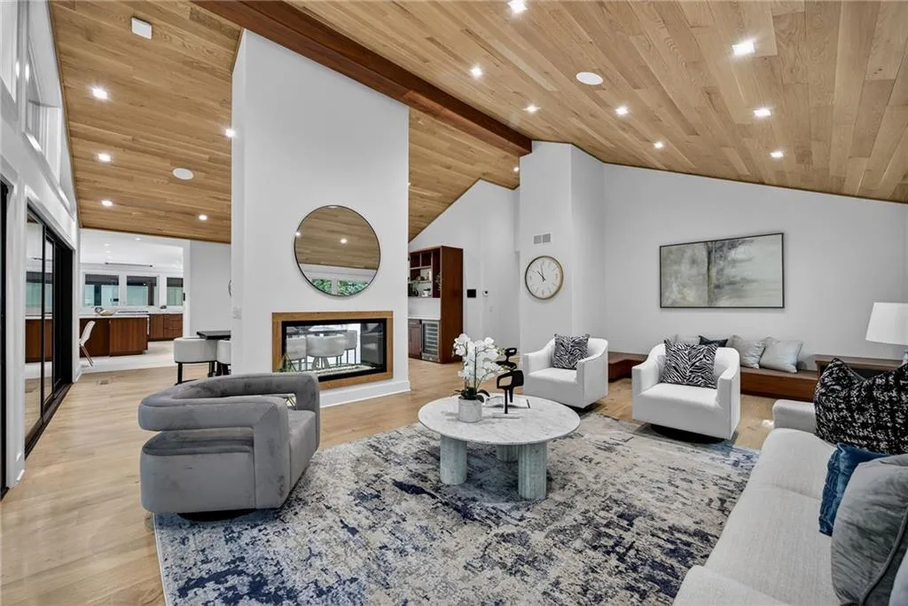 585 Amberidge Trail, Atlanta, Georgia 30328, 6 Bedrooms Bedrooms, ,5 BathroomsBathrooms,Residential,For Sale,585 Amberidge Trail,7663088