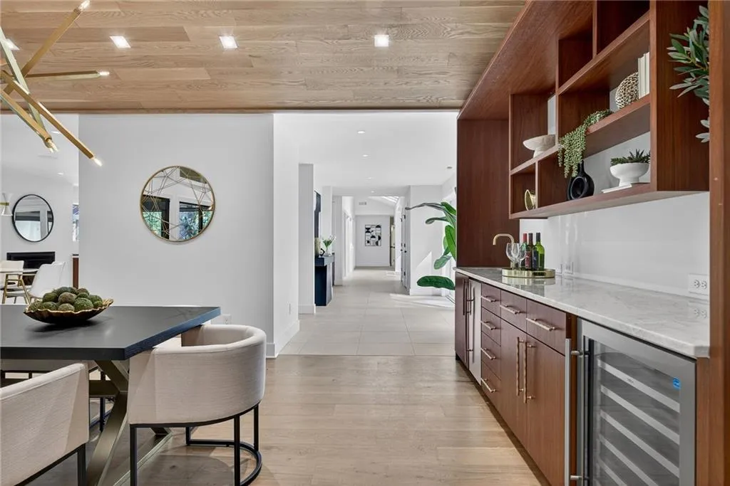 585 Amberidge Trail, Atlanta, Georgia 30328, 6 Bedrooms Bedrooms, ,5 BathroomsBathrooms,Residential,For Sale,585 Amberidge Trail,7663088