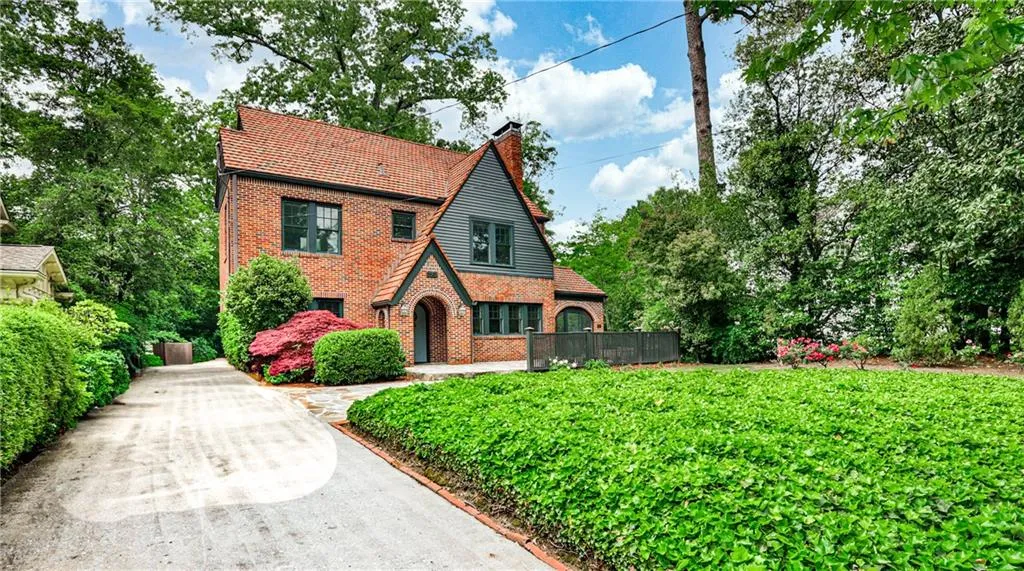 50 Rumson Way Ne, Atlanta, Georgia 30305, 4 Bedrooms Bedrooms, ,2 BathroomsBathrooms,Residential,For Sale,50 Rumson Way Ne,7569835
