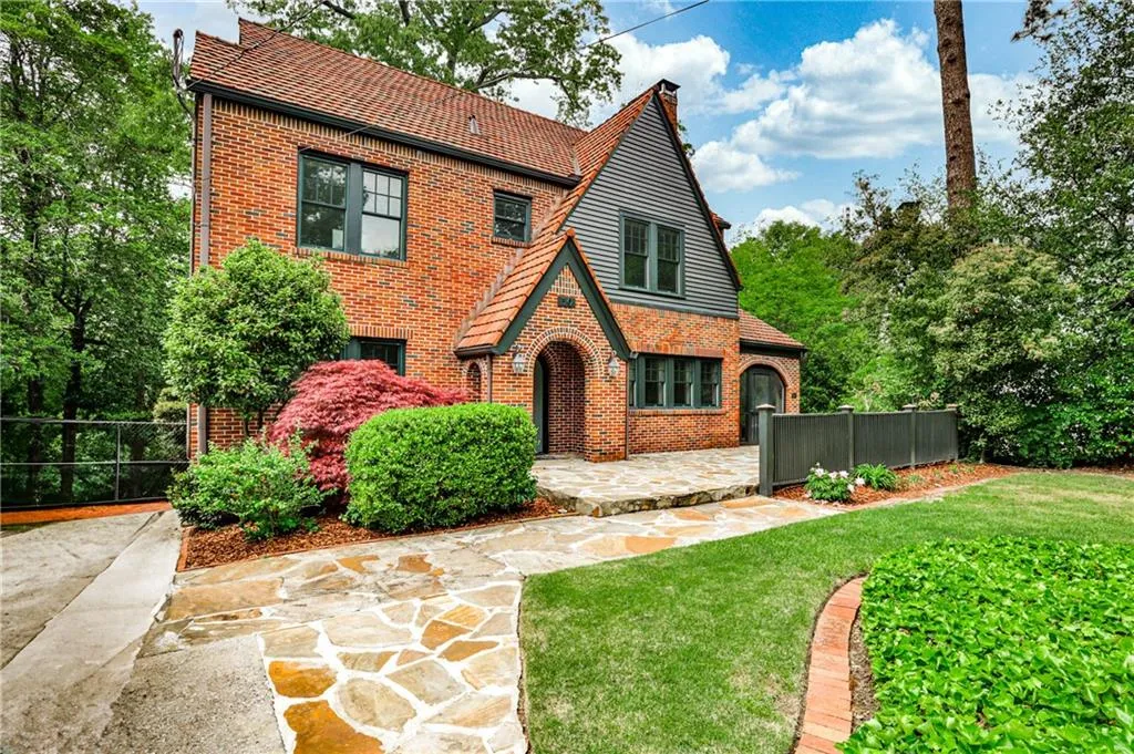 50 Rumson Way Ne, Atlanta, Georgia 30305, 4 Bedrooms Bedrooms, ,2 BathroomsBathrooms,Residential,For Sale,50 Rumson Way Ne,7569835