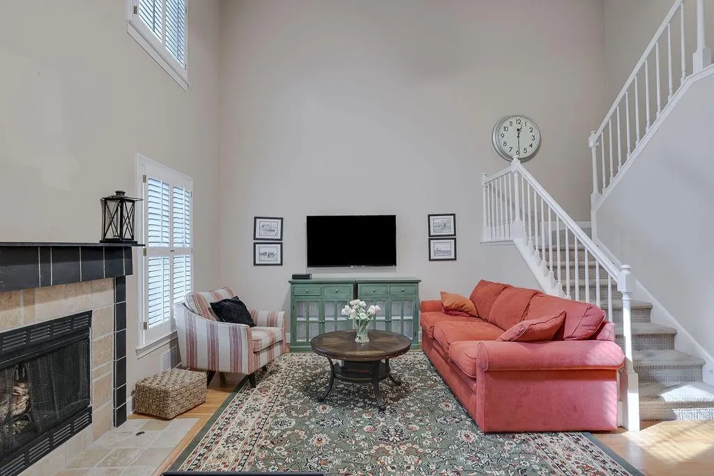 245 Dunwoody Creek Circle, Sandy Springs, Georgia 30350, 2 Bedrooms Bedrooms, ,2 BathroomsBathrooms,Residential,Sold,245 Dunwoody Creek Circle,7136952