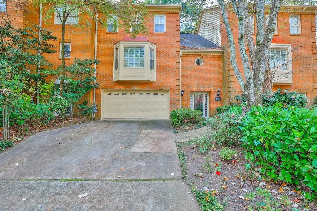 245 Dunwoody Creek Circle, Sandy Springs, Georgia 30350, 2 Bedrooms Bedrooms, ,2 BathroomsBathrooms,Residential,Sold,245 Dunwoody Creek Circle,7136952