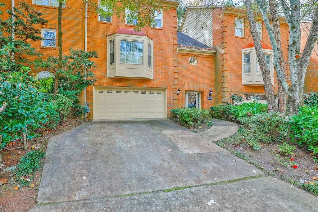 245 Dunwoody Creek Circle, Sandy Springs, Georgia 30350, 2 Bedrooms Bedrooms, ,2 BathroomsBathrooms,Residential,Sold,245 Dunwoody Creek Circle,7136952