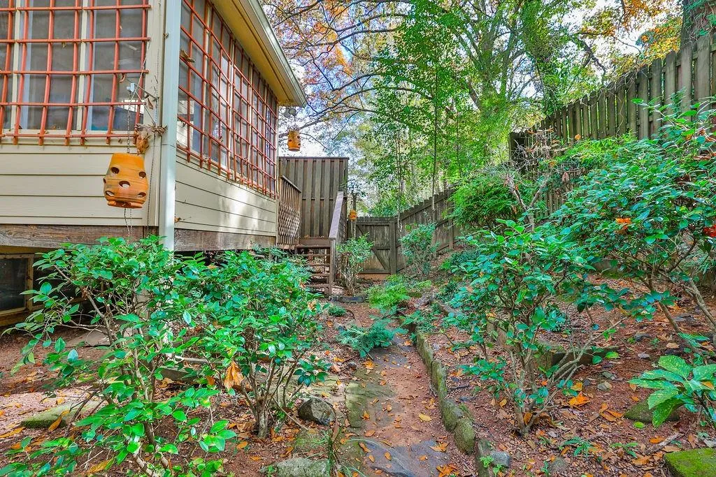 245 Dunwoody Creek Circle, Sandy Springs, Georgia 30350, 2 Bedrooms Bedrooms, ,2 BathroomsBathrooms,Residential,Sold,245 Dunwoody Creek Circle,7136952