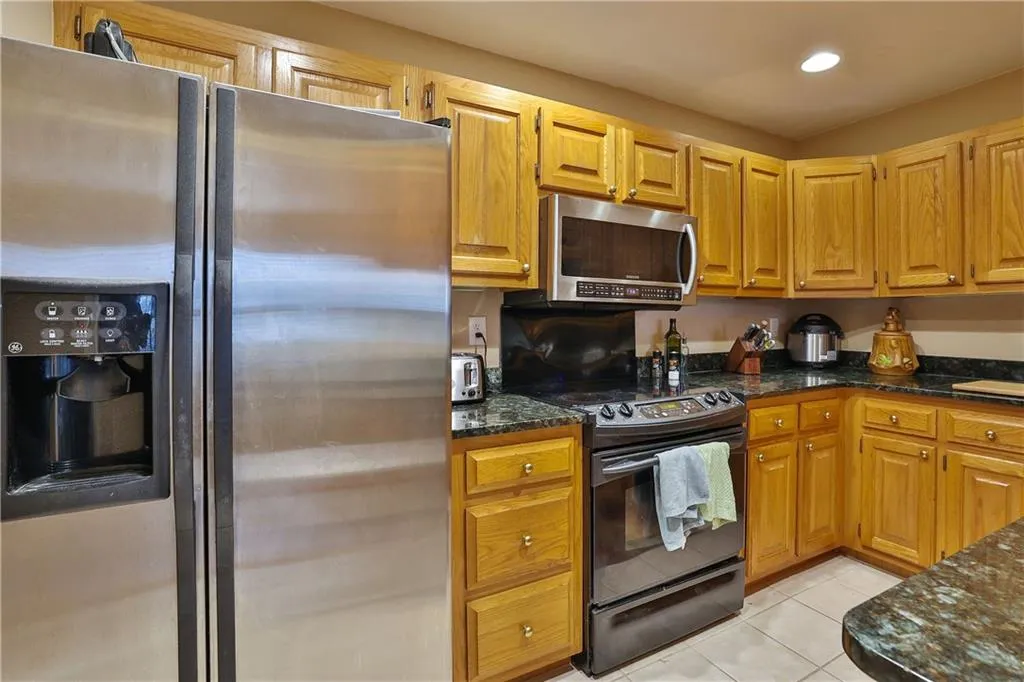 245 Dunwoody Creek Circle, Sandy Springs, Georgia 30350, 2 Bedrooms Bedrooms, ,2 BathroomsBathrooms,Residential,Sold,245 Dunwoody Creek Circle,7136952