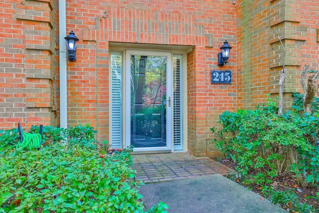245 Dunwoody Creek Circle, Sandy Springs, Georgia 30350, 2 Bedrooms Bedrooms, ,2 BathroomsBathrooms,Residential,Sold,245 Dunwoody Creek Circle,7136952