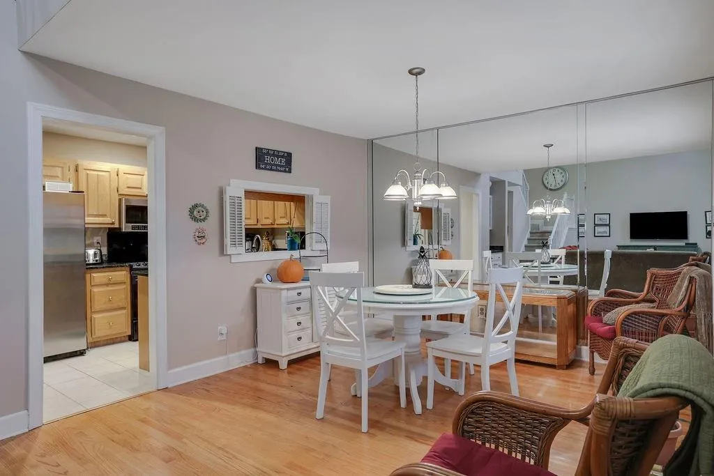 245 Dunwoody Creek Circle, Sandy Springs, Georgia 30350, 2 Bedrooms Bedrooms, ,2 BathroomsBathrooms,Residential,Sold,245 Dunwoody Creek Circle,7136952