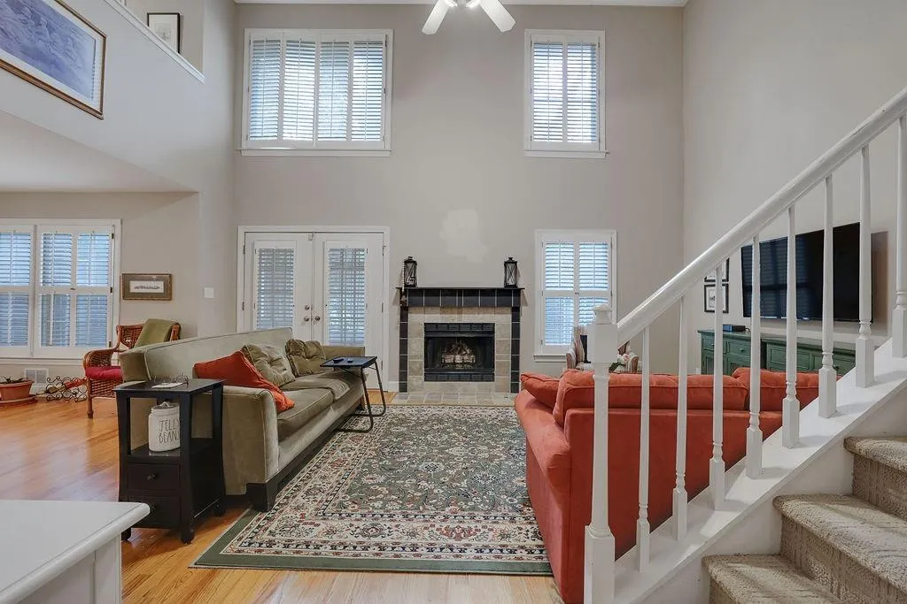 245 Dunwoody Creek Circle, Sandy Springs, Georgia 30350, 2 Bedrooms Bedrooms, ,2 BathroomsBathrooms,Residential,Sold,245 Dunwoody Creek Circle,7136952