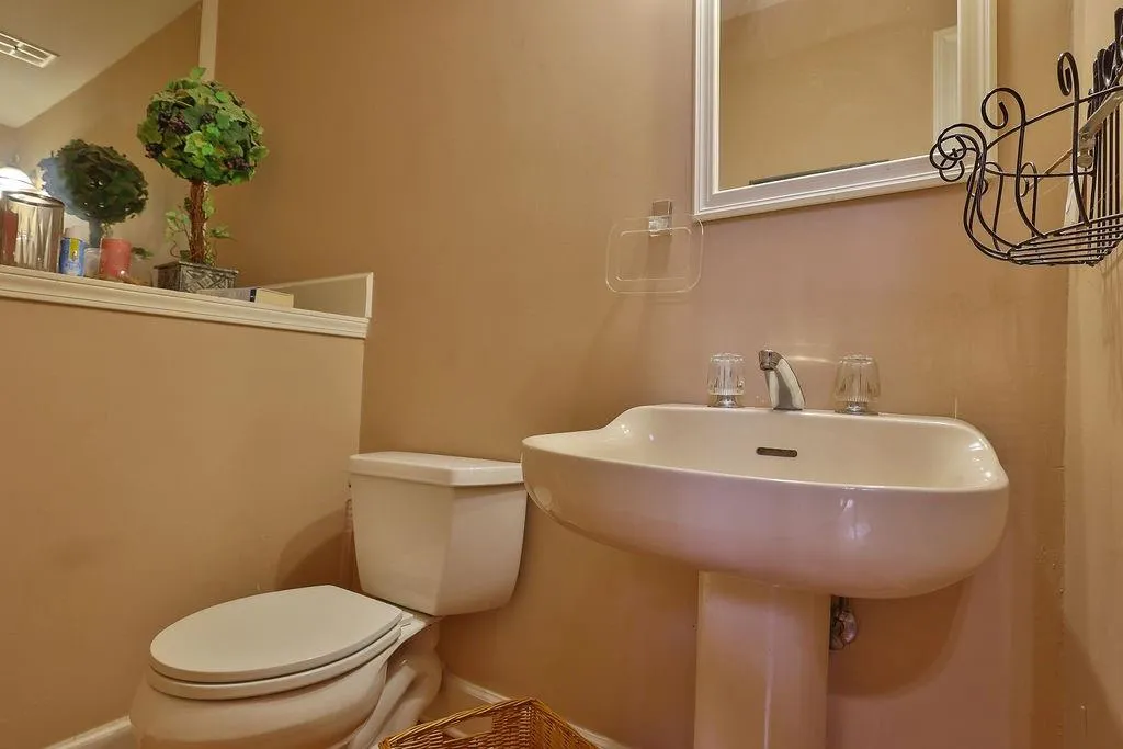 245 Dunwoody Creek Circle, Sandy Springs, Georgia 30350, 2 Bedrooms Bedrooms, ,2 BathroomsBathrooms,Residential,Sold,245 Dunwoody Creek Circle,7136952