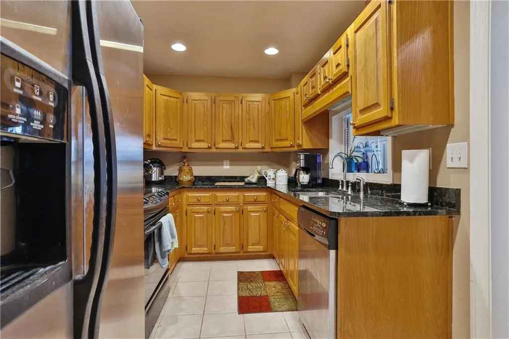 245 Dunwoody Creek Circle, Sandy Springs, Georgia 30350, 2 Bedrooms Bedrooms, ,2 BathroomsBathrooms,Residential,Sold,245 Dunwoody Creek Circle,7136952