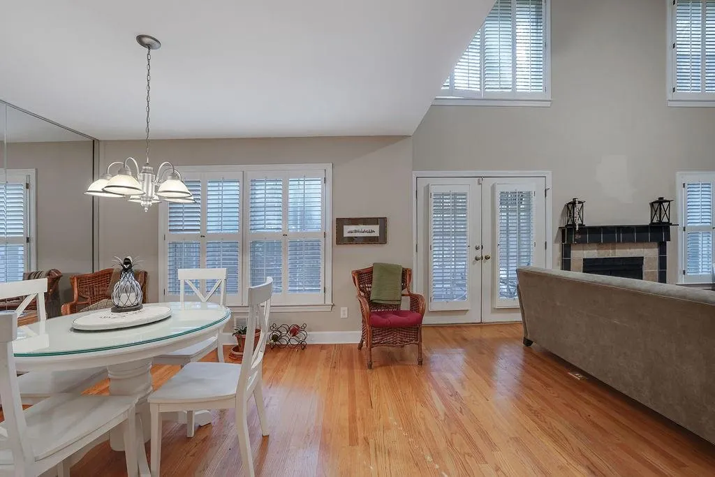 245 Dunwoody Creek Circle, Sandy Springs, Georgia 30350, 2 Bedrooms Bedrooms, ,2 BathroomsBathrooms,Residential,Sold,245 Dunwoody Creek Circle,7136952