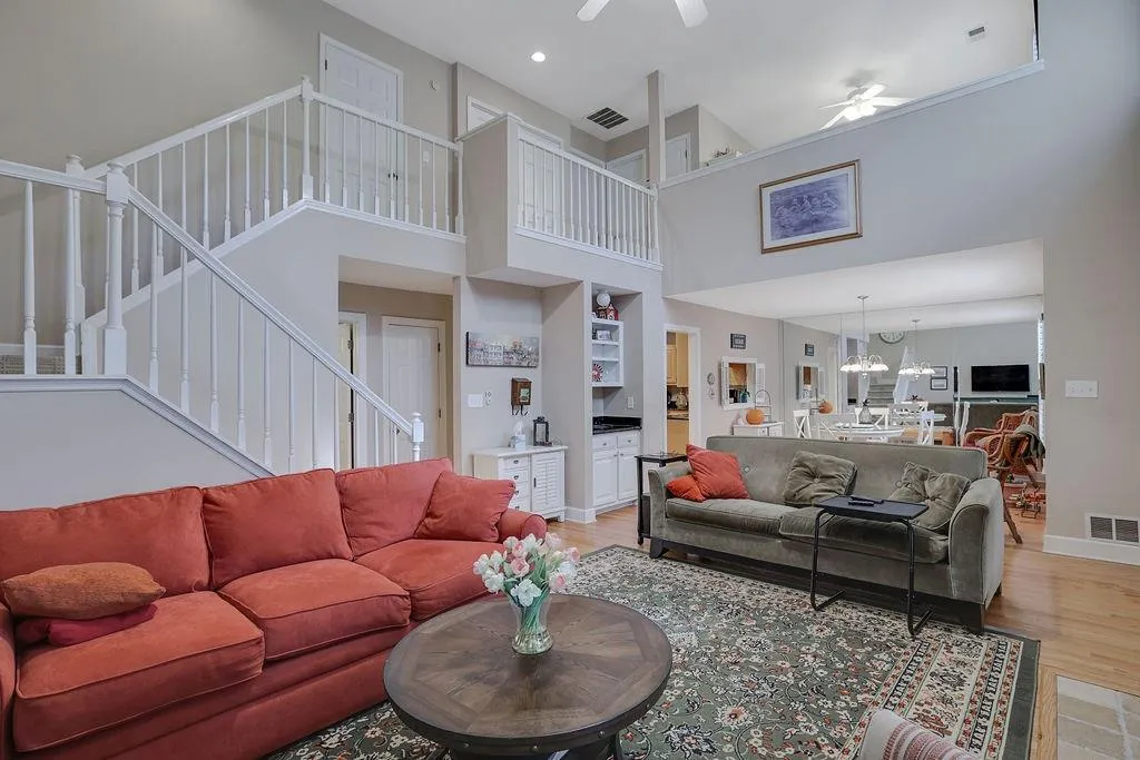 245 Dunwoody Creek Circle, Sandy Springs, Georgia 30350, 2 Bedrooms Bedrooms, ,2 BathroomsBathrooms,Residential,Sold,245 Dunwoody Creek Circle,7136952