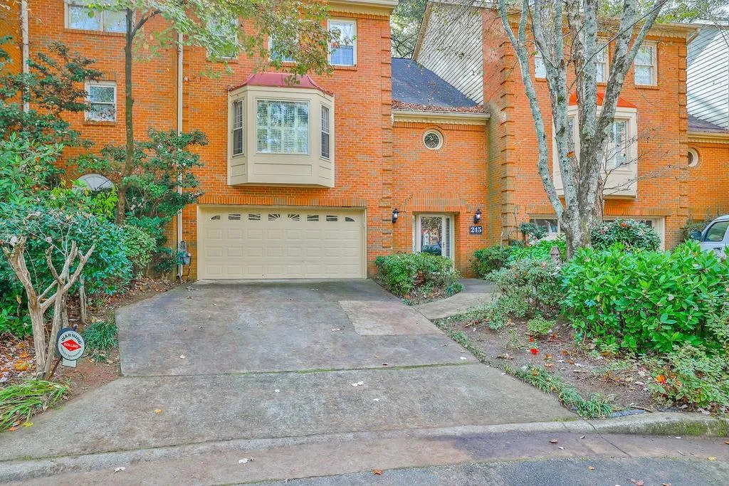 245 Dunwoody Creek Circle, Sandy Springs, Georgia 30350, 2 Bedrooms Bedrooms, ,2 BathroomsBathrooms,Residential,Sold,245 Dunwoody Creek Circle,7136952