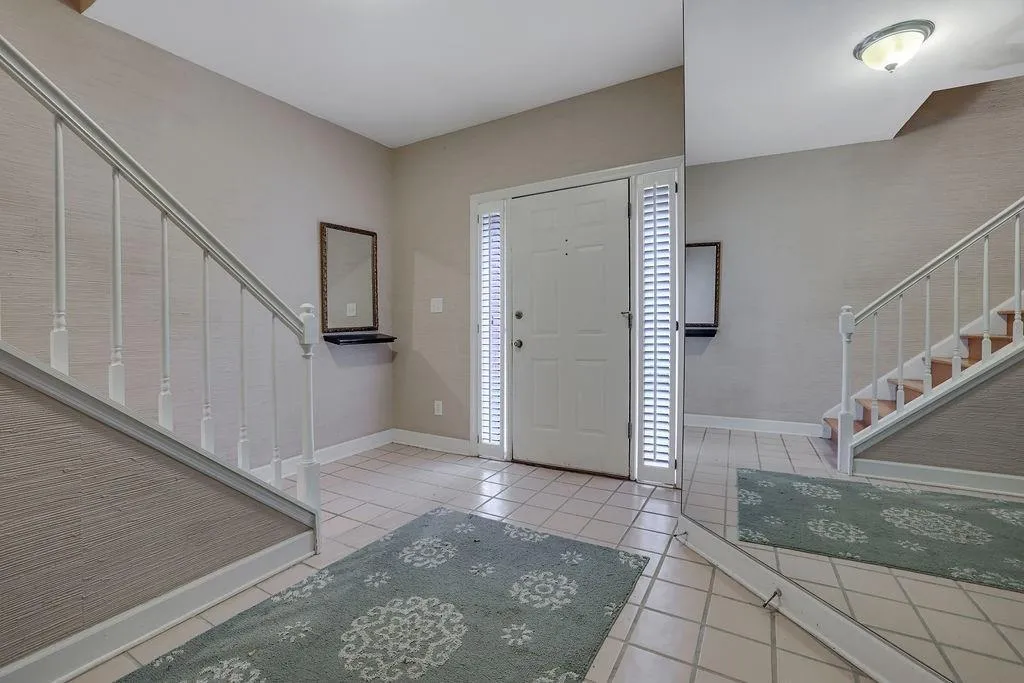 245 Dunwoody Creek Circle, Sandy Springs, Georgia 30350, 2 Bedrooms Bedrooms, ,2 BathroomsBathrooms,Residential,Sold,245 Dunwoody Creek Circle,7136952