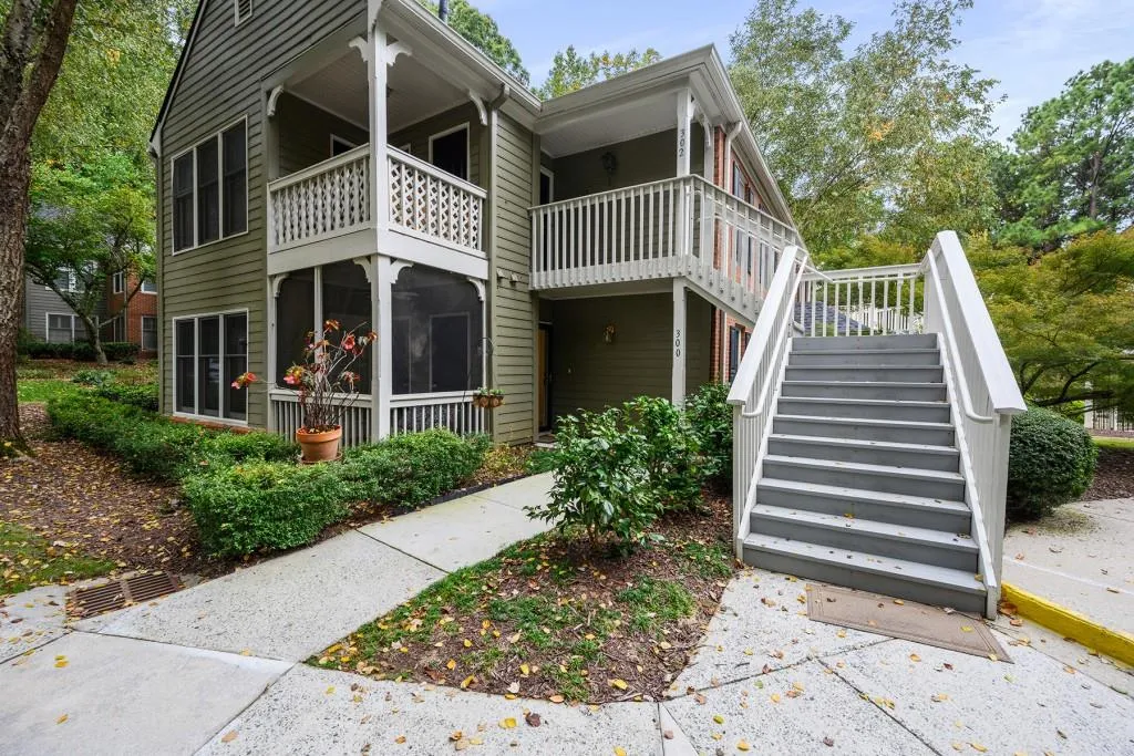 300 Bainbridge Drive, Sandy Springs, Georgia 30327, 2 Bedrooms Bedrooms, ,2 BathroomsBathrooms,Residential,Sold,300 Bainbridge Drive,6796258