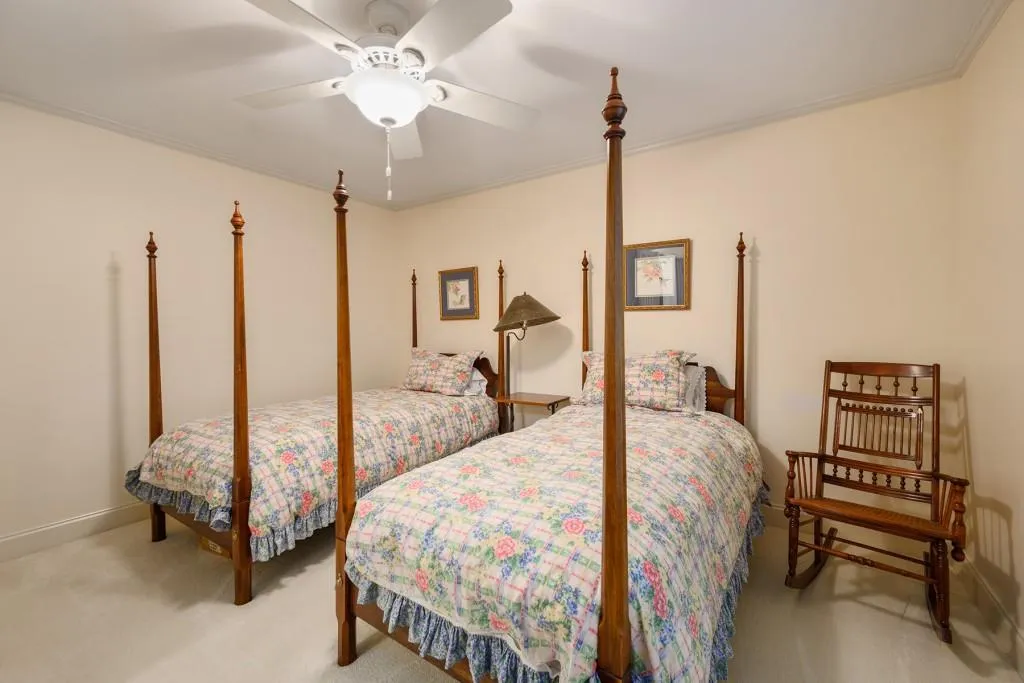 300 Bainbridge Drive, Sandy Springs, Georgia 30327, 2 Bedrooms Bedrooms, ,2 BathroomsBathrooms,Residential,Sold,300 Bainbridge Drive,6796258