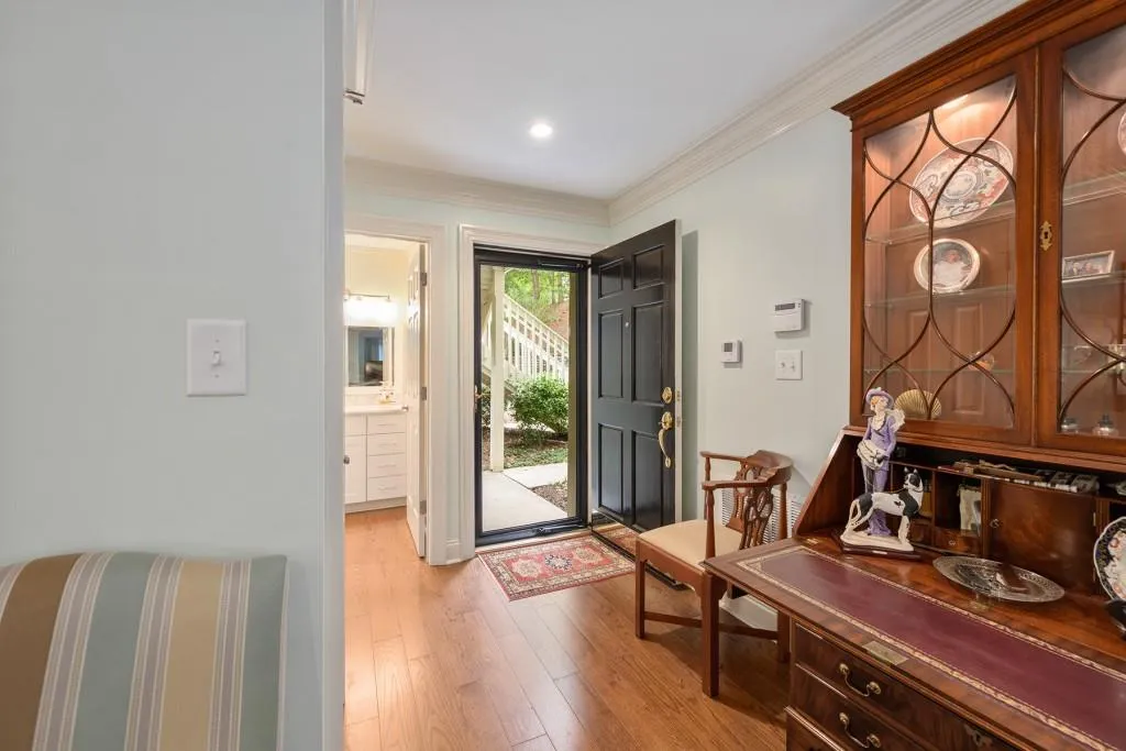 300 Bainbridge Drive, Sandy Springs, Georgia 30327, 2 Bedrooms Bedrooms, ,2 BathroomsBathrooms,Residential,Sold,300 Bainbridge Drive,6796258