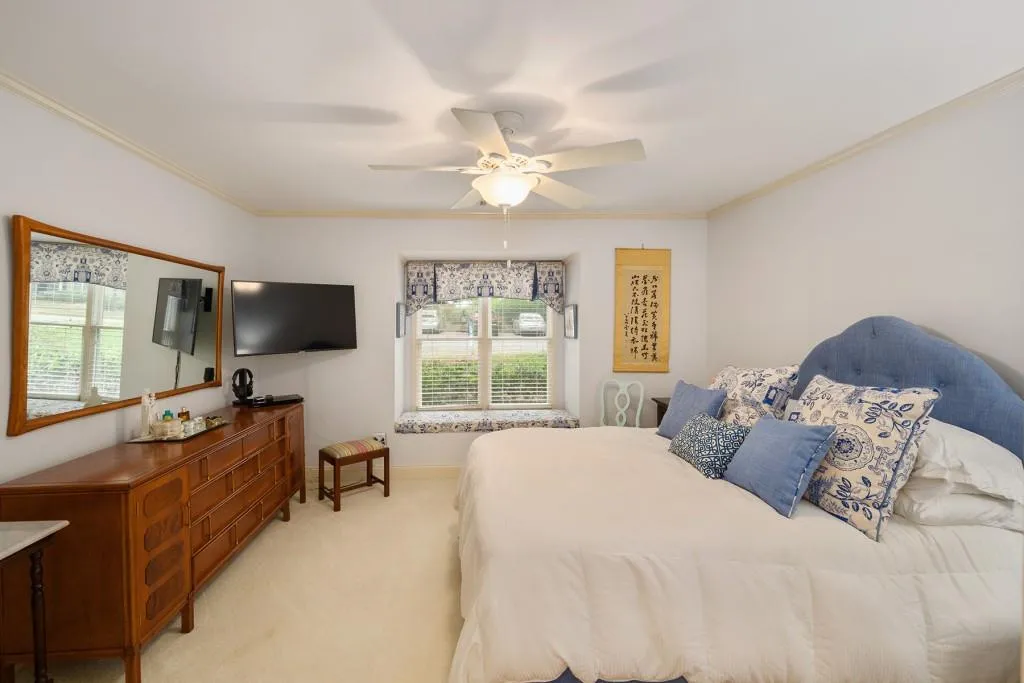 300 Bainbridge Drive, Sandy Springs, Georgia 30327, 2 Bedrooms Bedrooms, ,2 BathroomsBathrooms,Residential,Sold,300 Bainbridge Drive,6796258