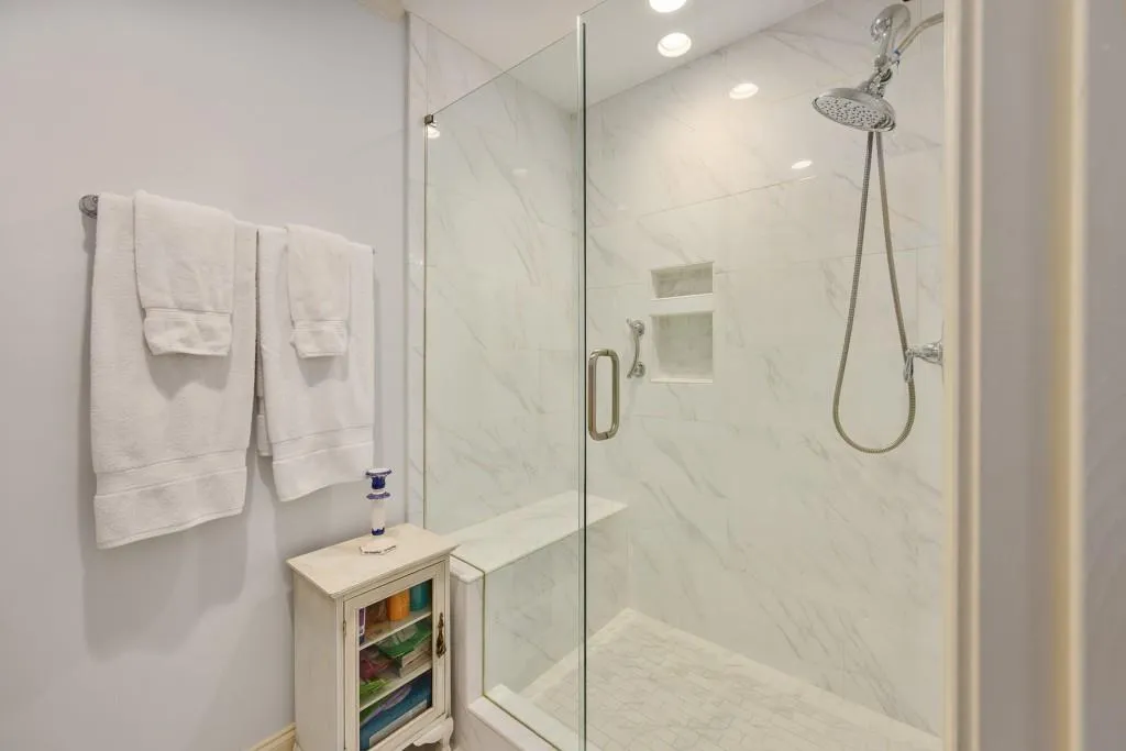 300 Bainbridge Drive, Sandy Springs, Georgia 30327, 2 Bedrooms Bedrooms, ,2 BathroomsBathrooms,Residential,Sold,300 Bainbridge Drive,6796258