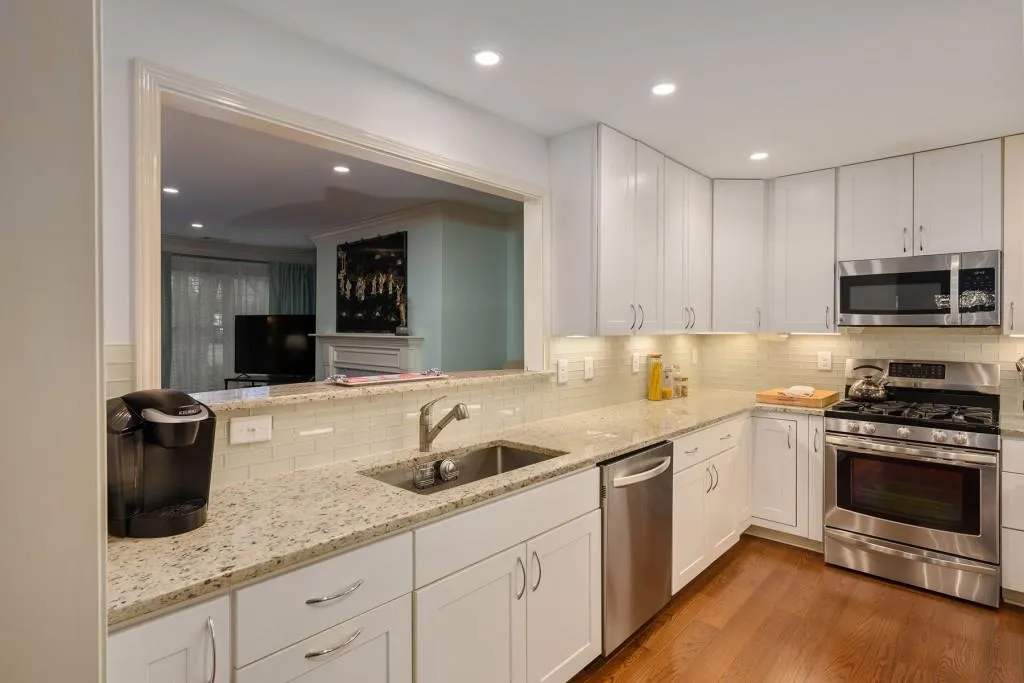 300 Bainbridge Drive, Sandy Springs, Georgia 30327, 2 Bedrooms Bedrooms, ,2 BathroomsBathrooms,Residential,Sold,300 Bainbridge Drive,6796258