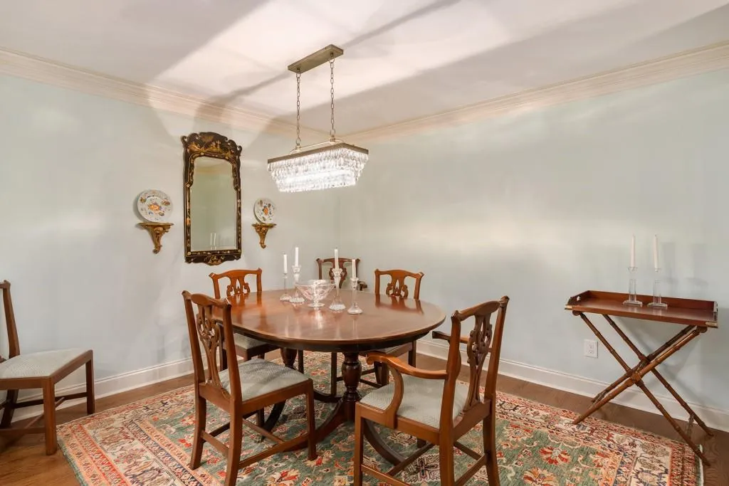 300 Bainbridge Drive, Sandy Springs, Georgia 30327, 2 Bedrooms Bedrooms, ,2 BathroomsBathrooms,Residential,Sold,300 Bainbridge Drive,6796258