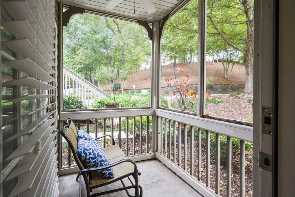 300 Bainbridge Drive, Sandy Springs, Georgia 30327, 2 Bedrooms Bedrooms, ,2 BathroomsBathrooms,Residential,Sold,300 Bainbridge Drive,6796258