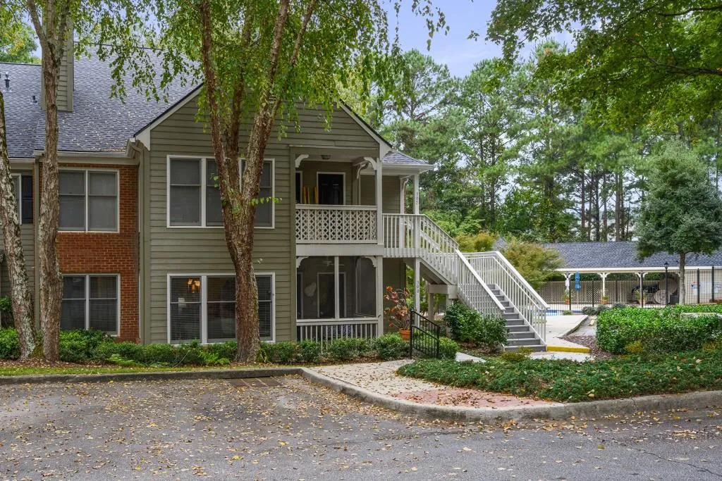 300 Bainbridge Drive, Sandy Springs, Georgia 30327, 2 Bedrooms Bedrooms, ,2 BathroomsBathrooms,Residential,Sold,300 Bainbridge Drive,6796258