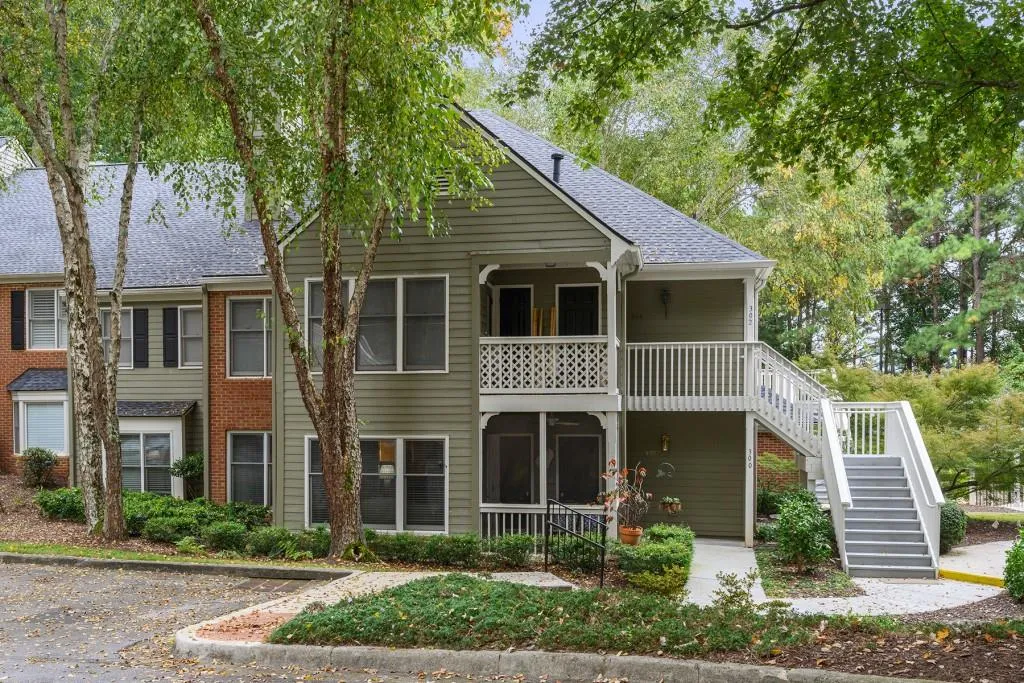 300 Bainbridge Drive, Sandy Springs, Georgia 30327, 2 Bedrooms Bedrooms, ,2 BathroomsBathrooms,Residential,Sold,300 Bainbridge Drive,6796258